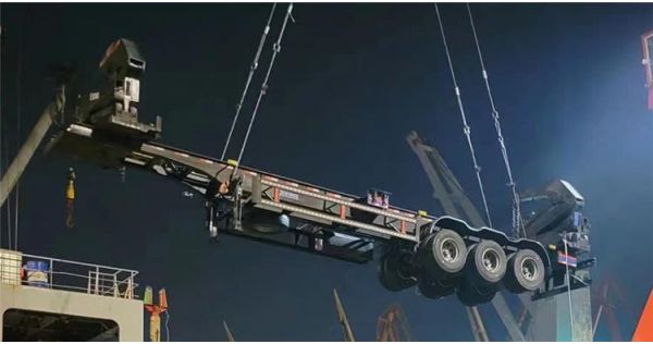 What is a side loader trailer and what can it be used for?
