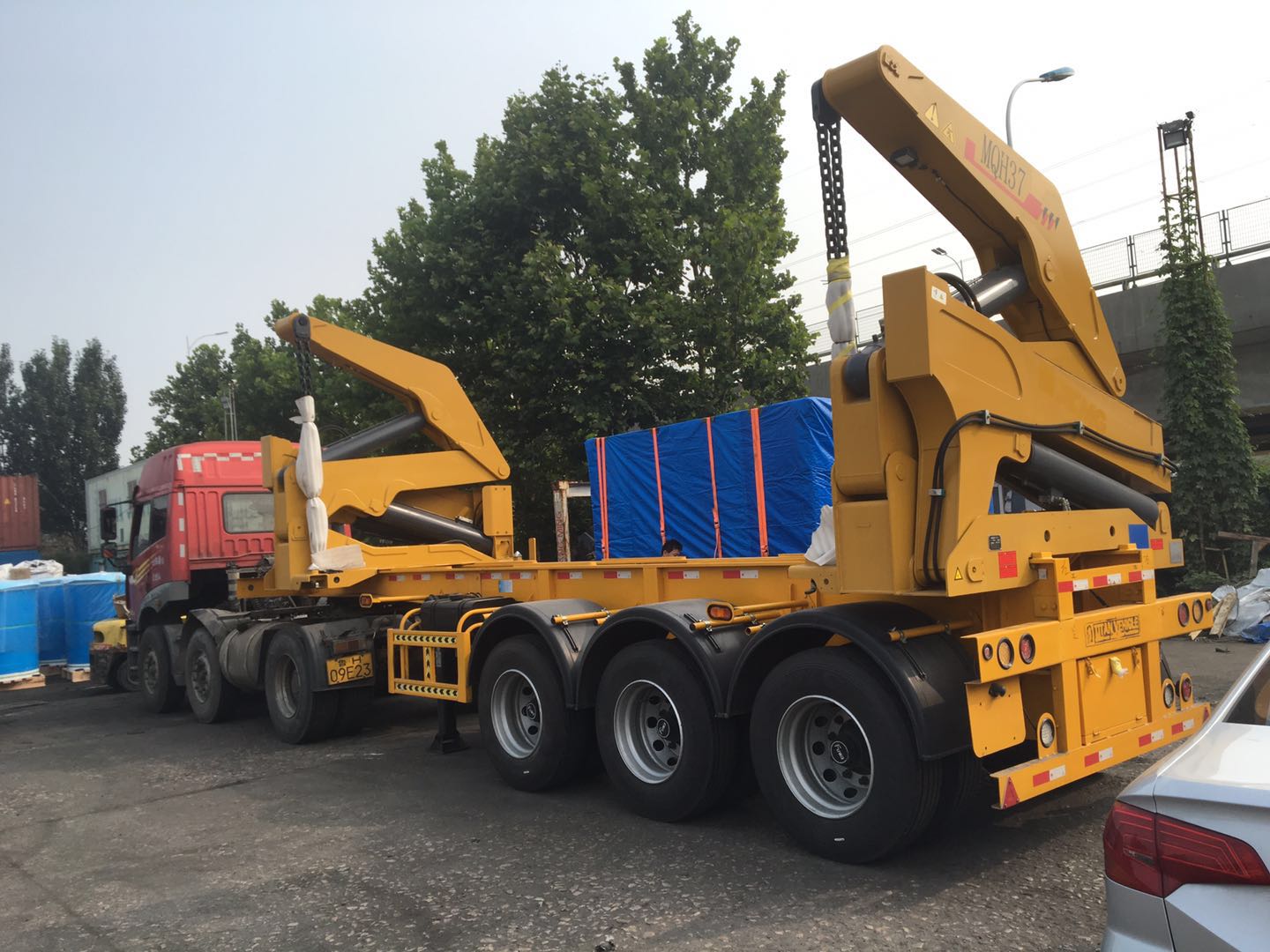 container side lifter trailer