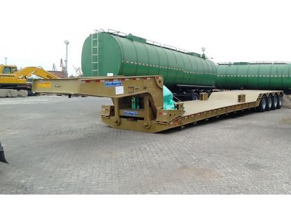 TITAN split gooseneck lowboy trailer has arrived at the port