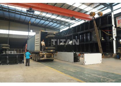 The new container flatbed trailer is being packed and shipped
